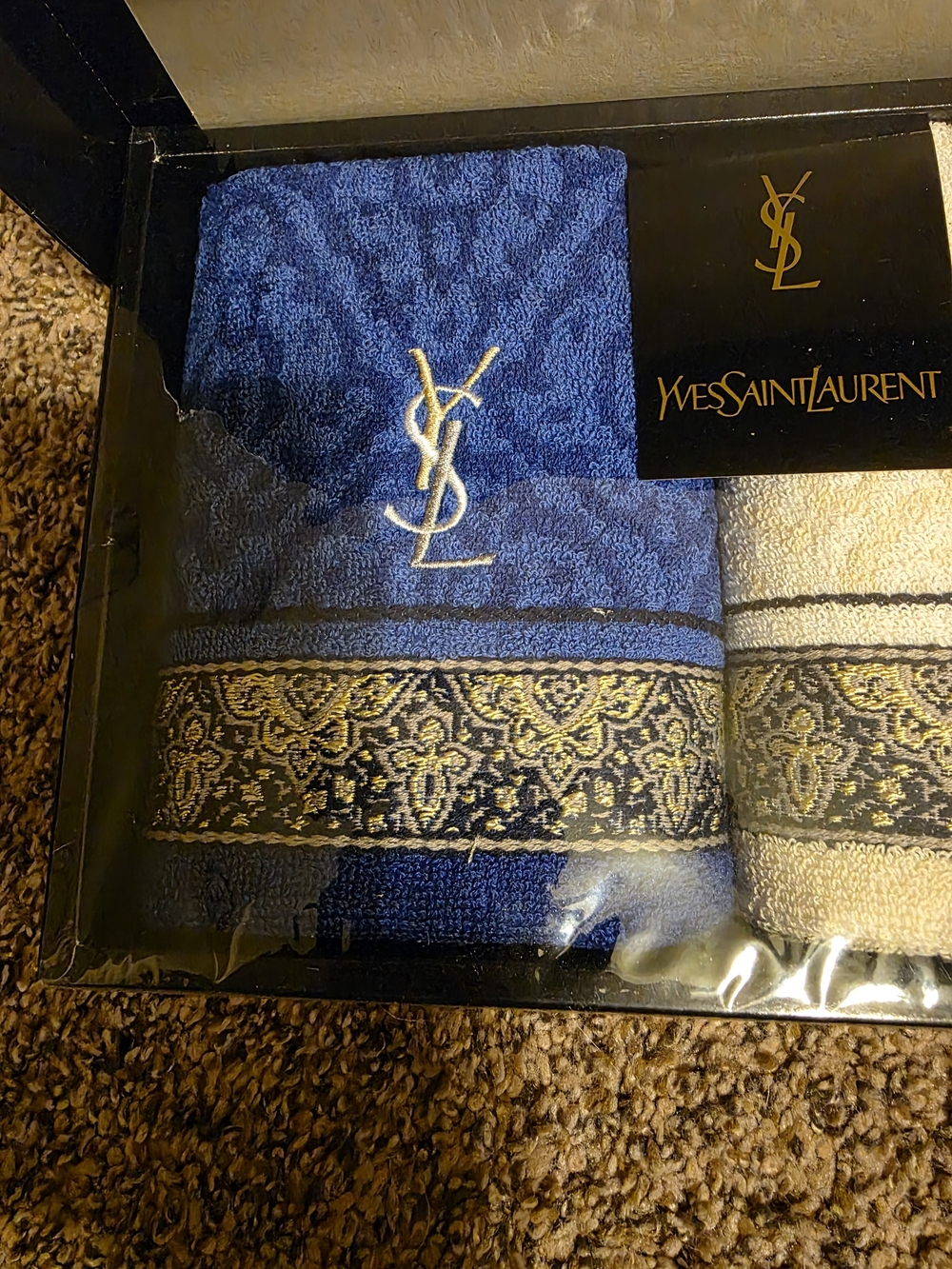 Yves Saint Laurent Two-Pack Embroidered Hand Towels - Blue & Cream/ BNWT - Picture 2 of 5